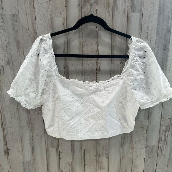 Cabana Crown & Ivy White Eyelet Puff
NWT Sleeve Crop Blouse with Smocked Back XL - Picture 1 of 9
